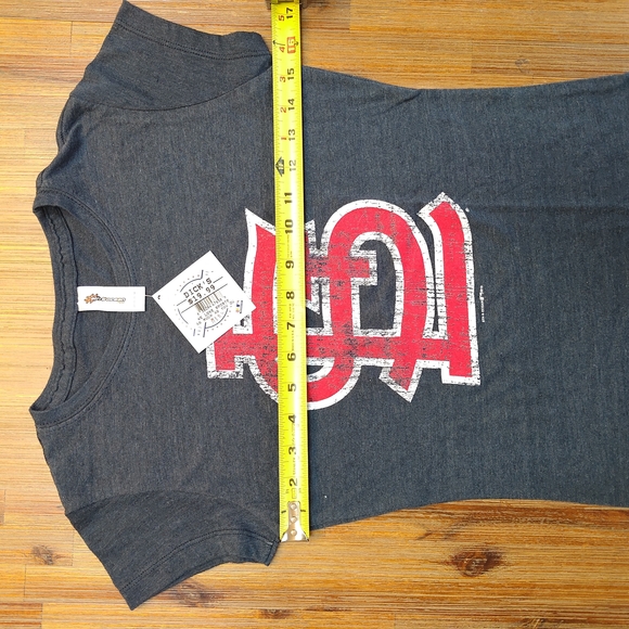 Women's Dark Gray Tee with Red STL Cardinals Logo NWT - Picture 5 of 6